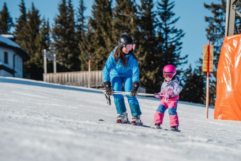 KIDS ON SKI startet mit acht neuen Destinationen in die Wintersaison